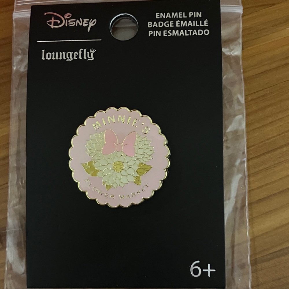 Disney Minnie's Loungefly Enamel Flower Pin in Pink and Gold NWT